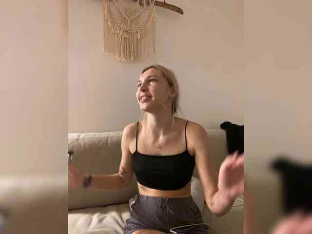 LinaTwins Live Webcam on {site_name}