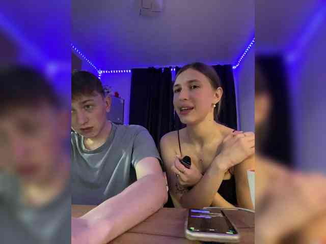 chat cam LinaTwins