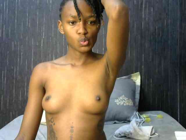 prettyqueenie254a webcam