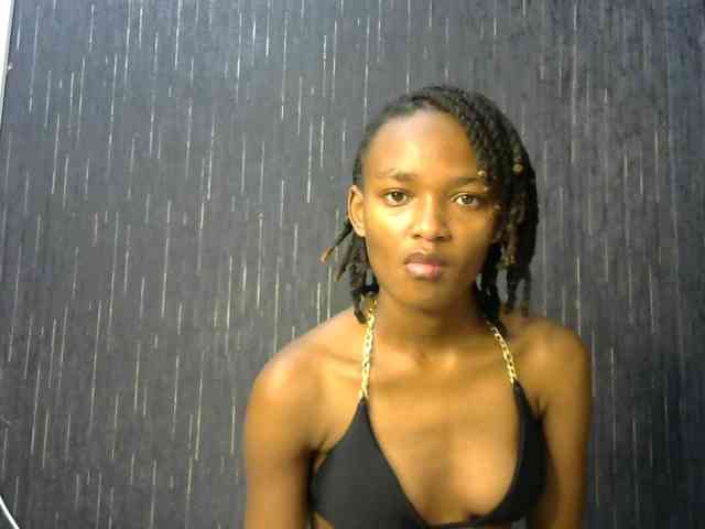 prettyqueenie254a webcam