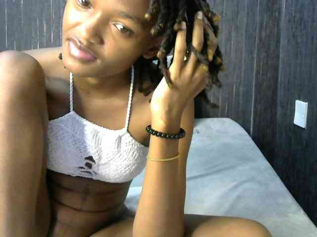 prettyqueenie254a webcam