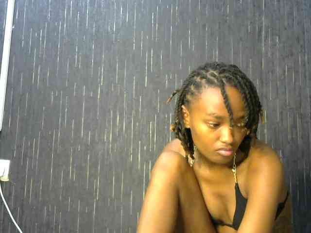 prettyqueenie254a webcam