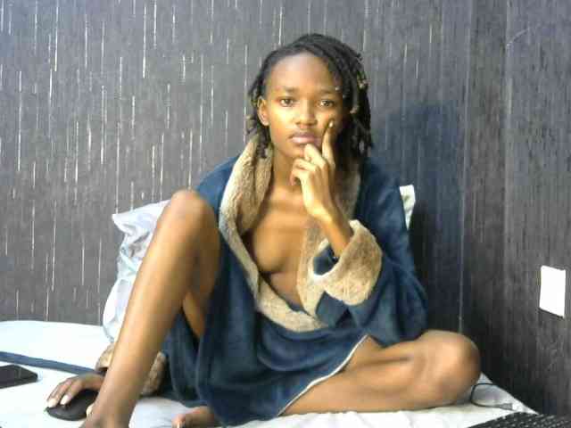 prettyqueenie254a webcam
