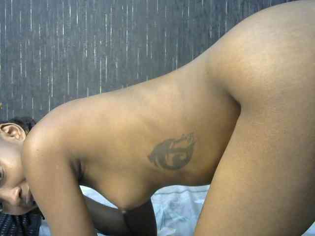 prettyqueenie254a webcam
