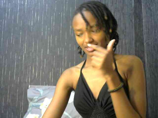 prettyqueenie254a webcam