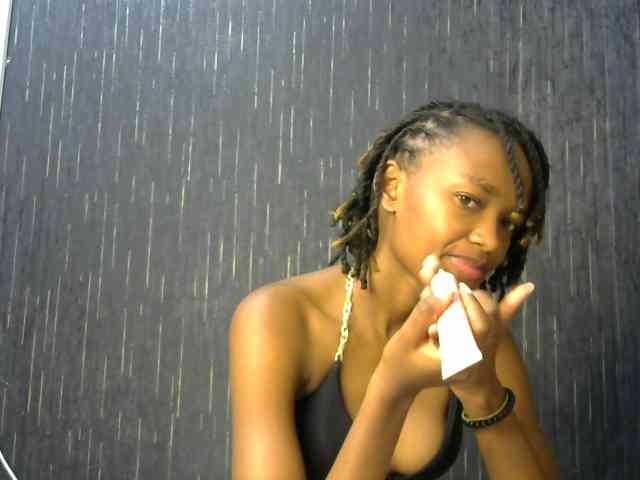 prettyqueenie254a webcam