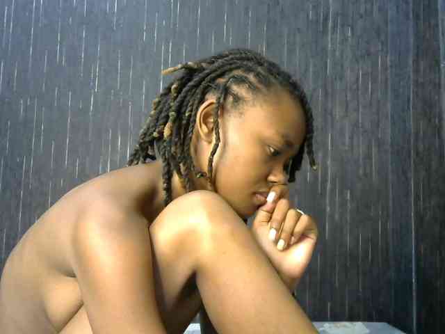 prettyqueenie254a webcam