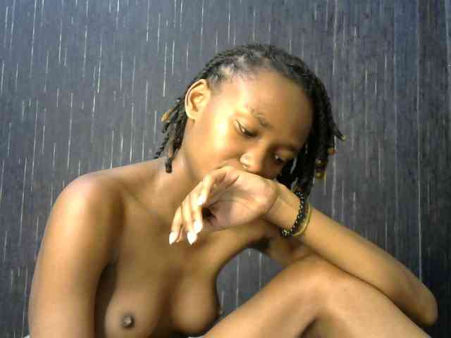 prettyqueenie254a webcam