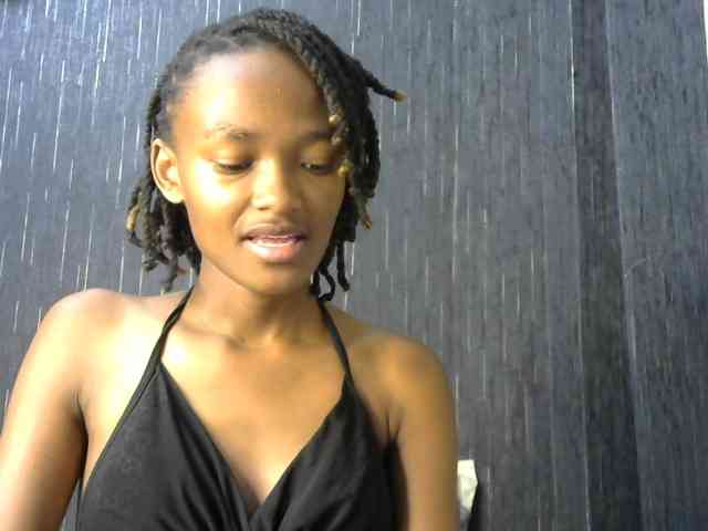 prettyqueenie254a webcam