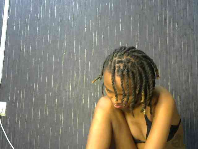 prettyqueenie254a webcam