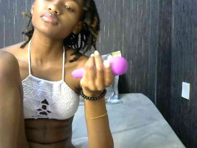 prettyqueenie254a webcam
