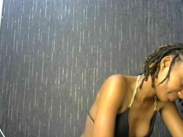 prettyqueenie254a webcam