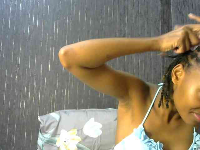 prettyqueenie254a webcam