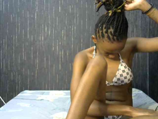 prettyqueenie254a webcam