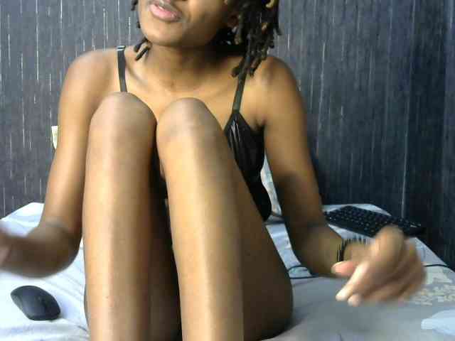 prettyqueenie254a webcam