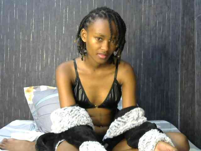 prettyqueenie254a webcam