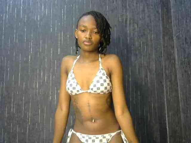prettyqueenie254a webcam