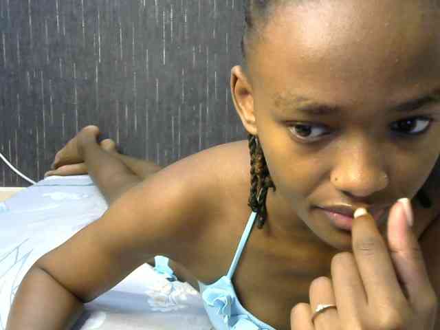 prettyqueenie254a webcam