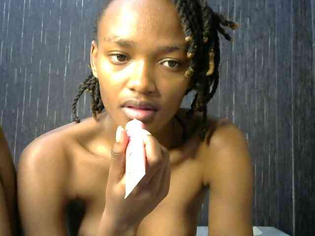 prettyqueenie254a webcam
