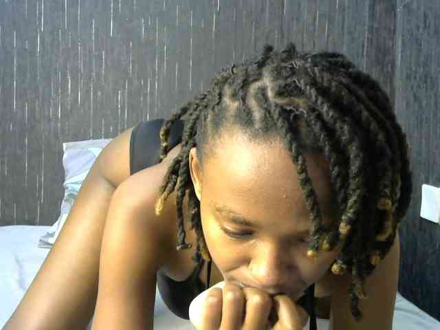 prettyqueenie254a webcam