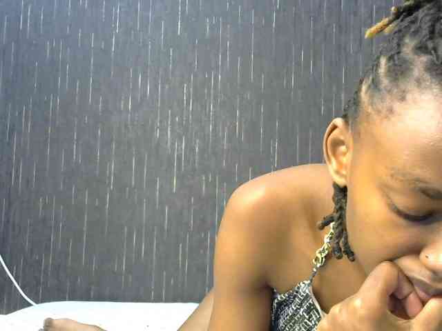 prettyqueenie254a webcam