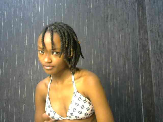 prettyqueenie254a webcam