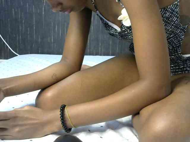 prettyqueenie254a webcam