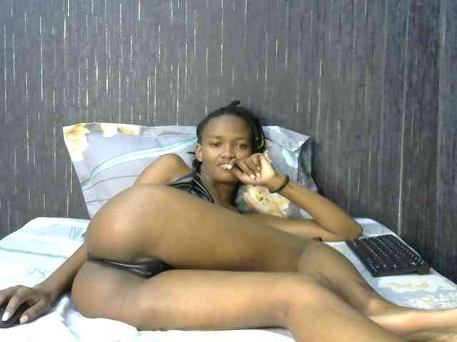 prettyqueenie254a webcam