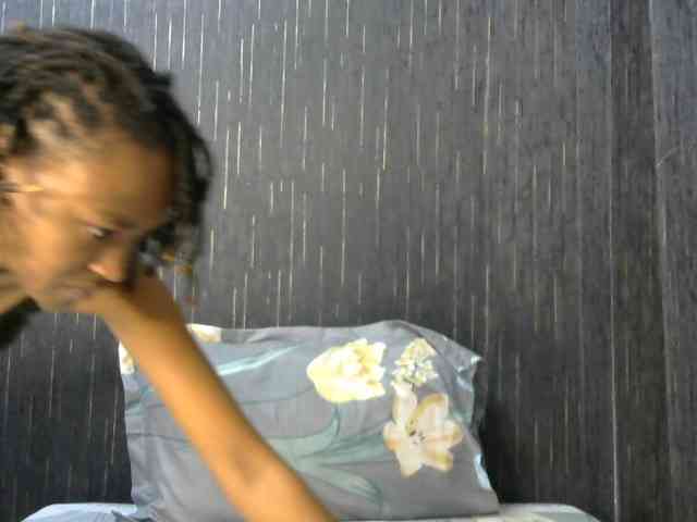 prettyqueenie254a webcam