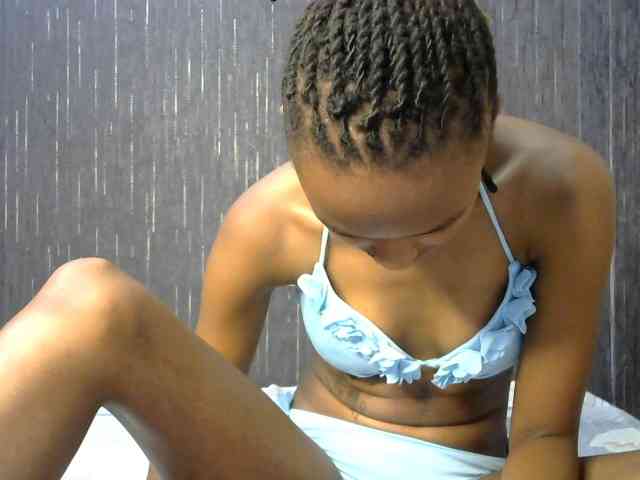 prettyqueenie254a webcam