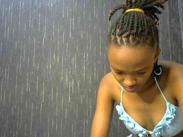 prettyqueenie254a webcam