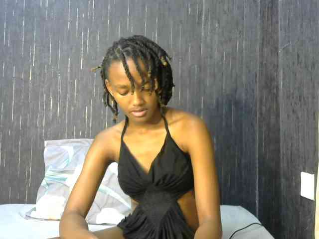 prettyqueenie254a webcam