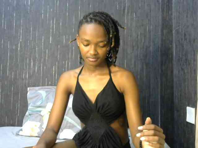 prettyqueenie254a webcam