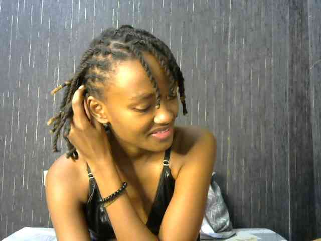 prettyqueenie254a webcam