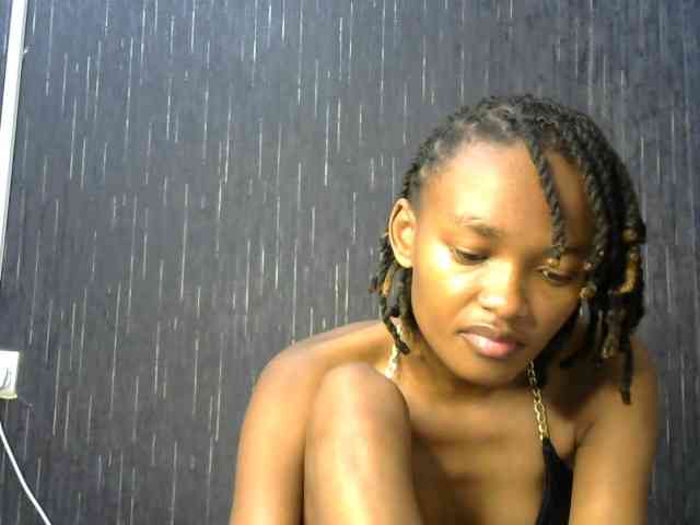 prettyqueenie254a webcam