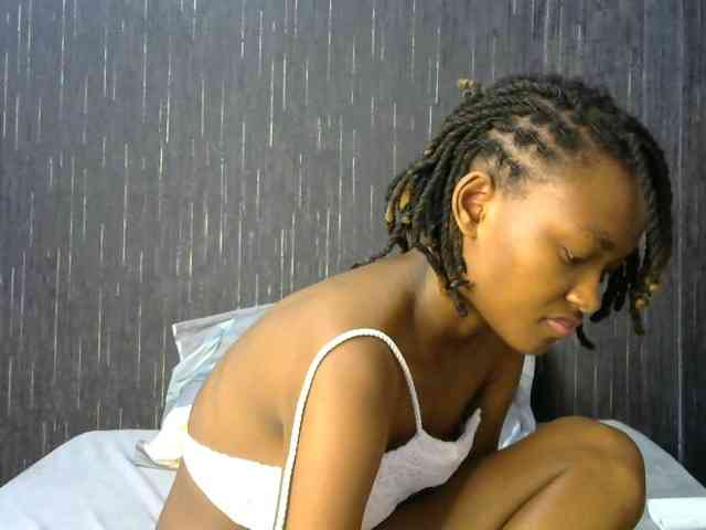 prettyqueenie254a webcam