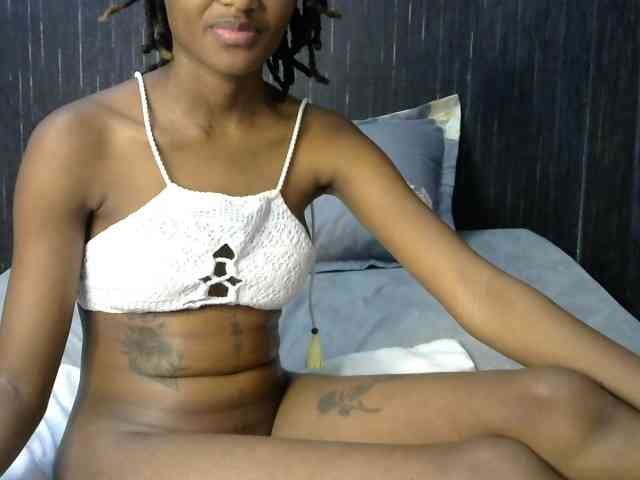 prettyqueenie254a webcam