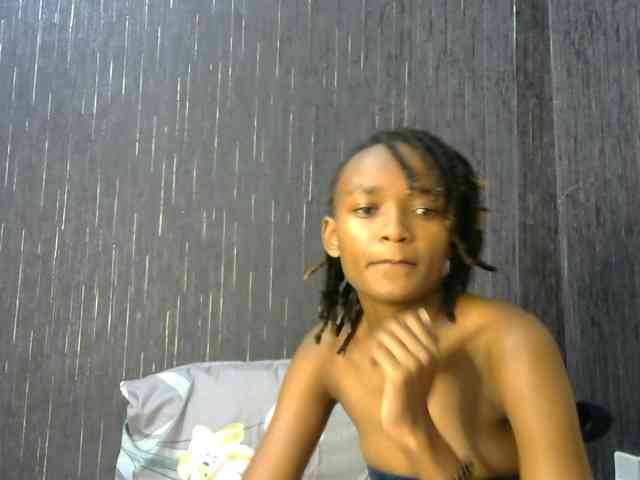 prettyqueenie254a webcam