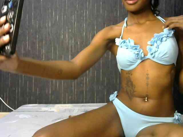 prettyqueenie254a webcam