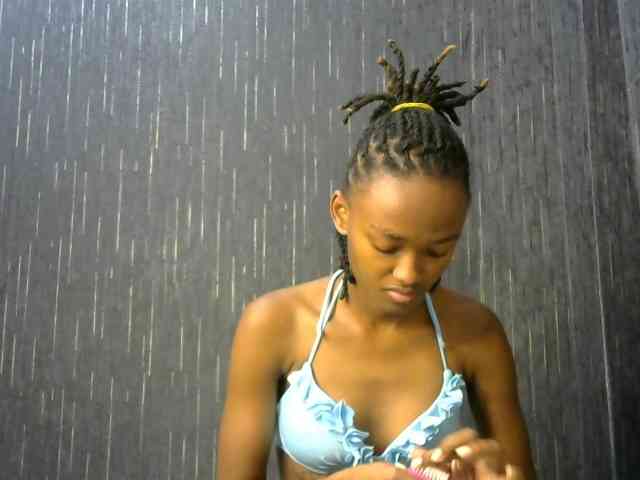 prettyqueenie254a webcam