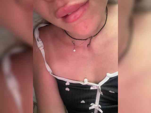 KaranelkaAaa webcam