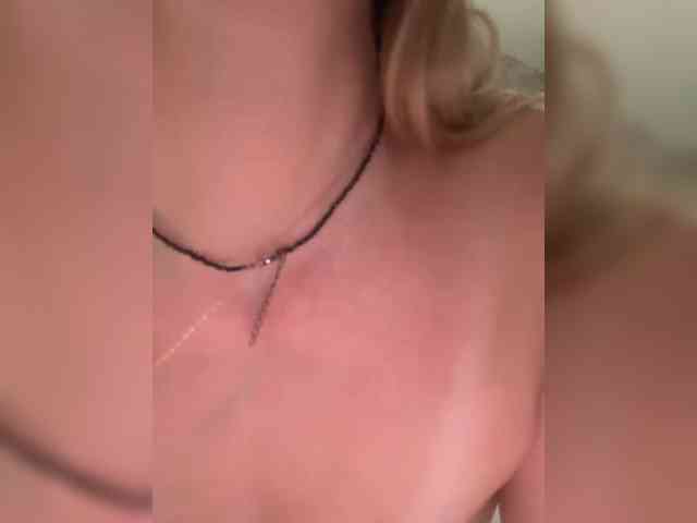 KaranelkaAaa webcam