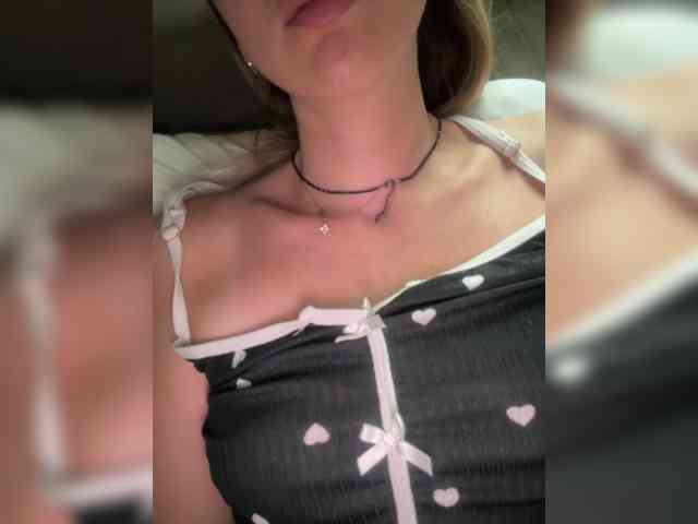 KaranelkaAaa webcam