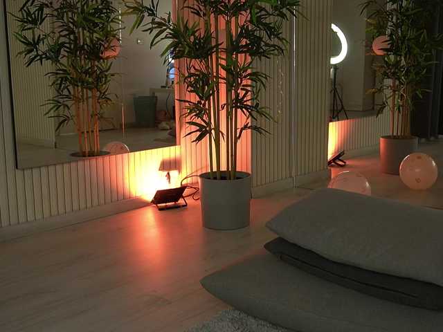 EmmaBlanco's BongaCams show and profile