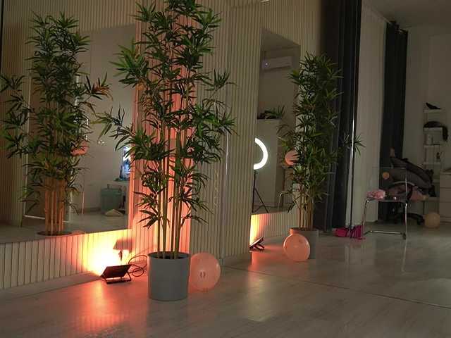 EmmaBlanco's BongaCams show and profile