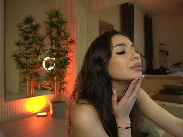 EmmaBlanco's BongaCams show and profile