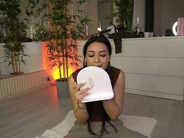 EmmaBlanco's BongaCams show and profile