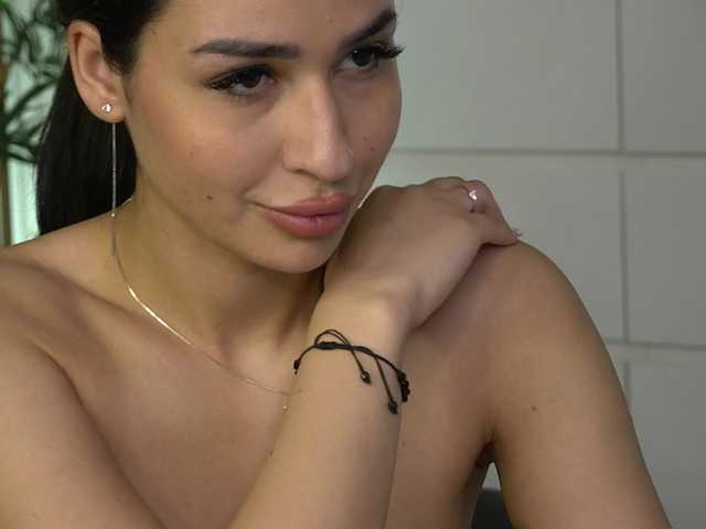 EmmaBlanco's BongaCams show and profile