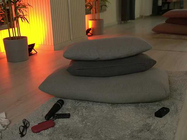 EmmaBlanco's BongaCams show and profile