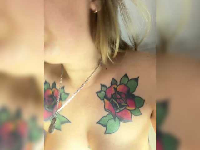AmeliaV on BongaCams 